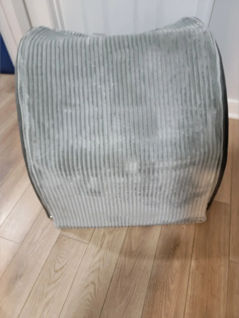 Funny Fuzzy Hooded Pet Bed- large (measurements in pics)